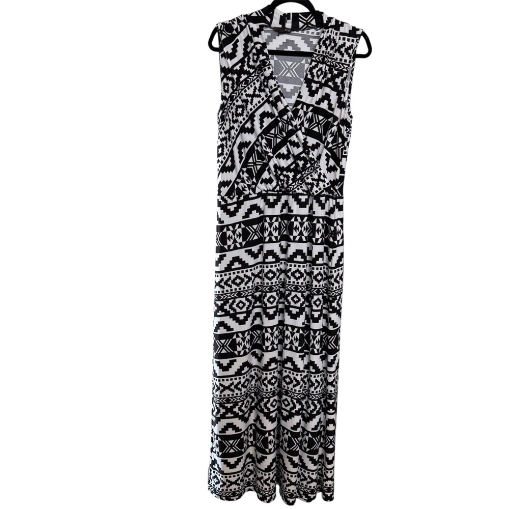 Women’s size Large Black and White Patterned Maxi Dress